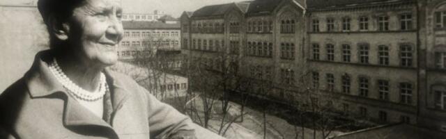 NIKADA NIJE POGLEDALA DRUGOG MUŠKARCA: Potresna priča o najvećoj ljubavi Desanke Maksimović KIDA DUŠU NA KOMADE!