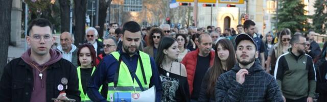 „Po sili zakona“: Niški studenti u protestnoj šetnji do Skupštine grada (FOTO)