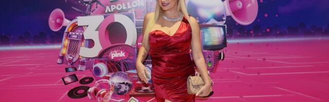 Grudi kao er-begovi: Ivana Jordan na bazenu kao od majke rođena (FOTO)