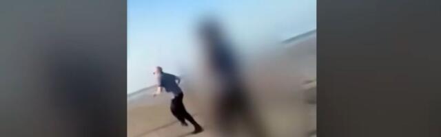 Tinejdžeri namamili Aleksandra, vikali mu "pedofil", pa ga kamenovali do smrti na plaži