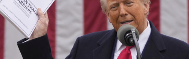 POČINJE PRIMENA TRAMPOVE GLOBALNE CARINE OD 15 ODSTO! Haos tek sledi, EU se nada čudu!