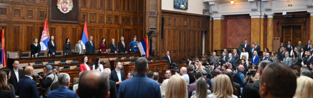 Тражили расправу о влади па ишчезли из парламента