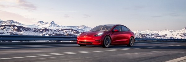 Suluda jurnjava uspavanog vozača Tesla modela