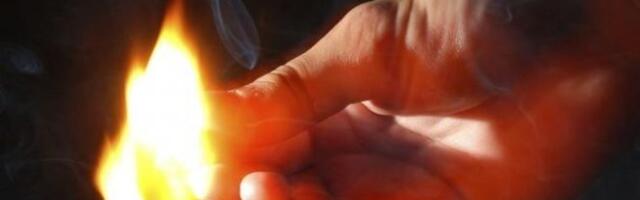 DOLIJAO PIROMAN IZ PROKUPLJA! Benzinom polio lokal i zapalio, policija pretresla stan i našla zanimljive predmete