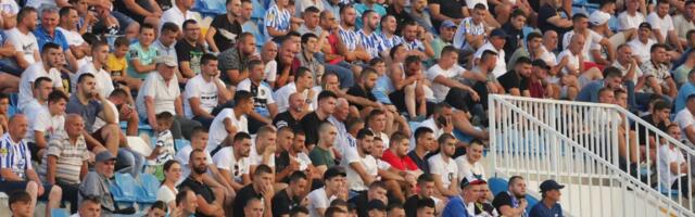 DRAMA U NOVOM PAZARU: Navijač počeo da davi, tragedija spriječena u POSLJEDNJIM SEKUNDAMA!