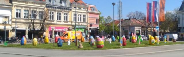 USKRŠNjI DEKOR: Mališani i vaspitačice ukrasili centar Požarevca