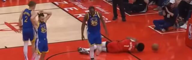 OVO JE MNOGO BOLELO Jeziv pad Džimija Batlera, uleteo mu je klizeći (VIDEO)