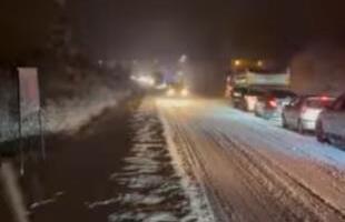 NESREĆA NA IBARSKOJ MAGISTRALI, FORMIRANA OGROMNA KOLONA VOZILA: Policijske ekipe su na licu mesta, objavljen dramatičan prizor (VIDEO)