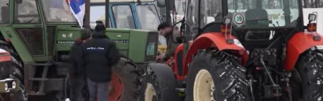 Vozi momče traktorče: Kako su meštani paraćinskog sela uveli nov običaj za Srpsku (VIDEO)