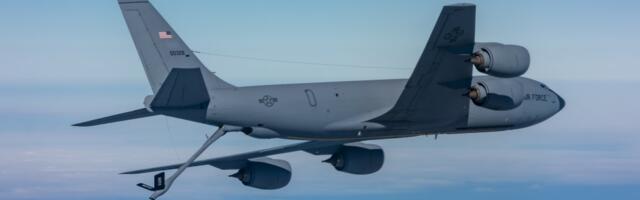 Američki tanker KC-135R sa desetinama zakrpa sleteo u Britaniju nakon napada u Saudijskoj Arabiji