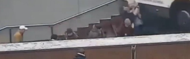 Idete stepenicama i pokupi vas autobus? Moguće je (VIDEO)