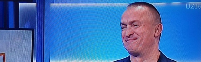 "Kako je moguće da je Vučić pričao sa 26 kriminalaca?"