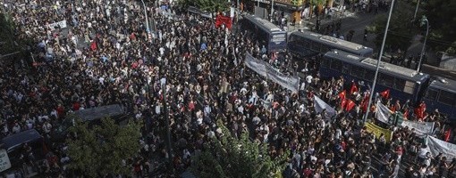 Svedočanstvo kamere: Policija neopravdano napala 30.000 ljudi u Atini