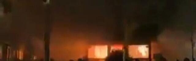 (UZNEMIRUJUĆE) Krici koji lede krv u žilama: Objavljen video bekstva iz zapaljenog kluba, lokal nije imao izlaz za evakuaciju! (VIDEO)