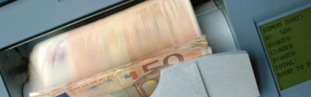 ​Званични средњи курс динара за евро сутра 117,3227