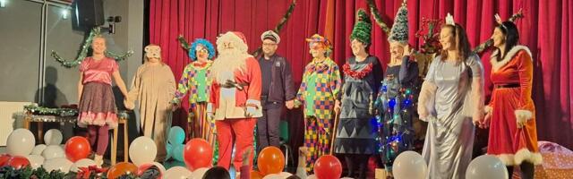 Pozorišna predstava vlasotinačkih vaspitača za lečenje Jovane Veljković