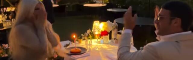 Scena kao iz filma! Dari dečko zapevao na italijanskom: Podigao ceo restoran na noge (VIDEO)