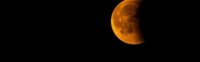 Večerašnje pomračenje Meseca donosi sreću za ova 4 znaka: Snažna energija najavljuje bolje dane