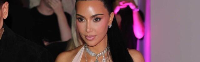 Umesto jelke ima šumu: Praznična dekoracija Kim Kardašijan kao iz "Narnije" - izgleda nestvarno (VIDEO)