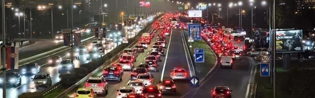 VOZAČIMA SE SAVETUJE POJAČAN OPREZ ZBOG MAGLE, A EVO KAKVO JE STANJE NA GRANICAMA Oglasio se AMSS, ovo je stanje tokom večeri