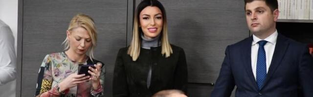 "POBEDA SNS U SVIH DESET LOKALNIH SAMOUPRAVA PORUKA DA GRAĐANI PREPOZNAJU RAD" Mesarovićeva posle lokalnih izbora: Pobeda obavezuje da nastavimo još snažnije!