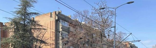 Šok na Trošarini! Gaze je, a ona ne odustaje - prolaznici ne veruju šta vide (VIDEO)