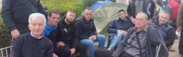 Ćaci iz Knića: Najslađe pumpa ko poslednji pumpa