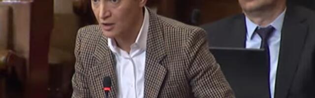 BRNABIĆ O BRUTALNOM NAPADU ISPRED SKUPŠTINE! ''Vidi se na snimku - niste došli na radno mesto, već krenuli da rušite šatore i BIJETE''!