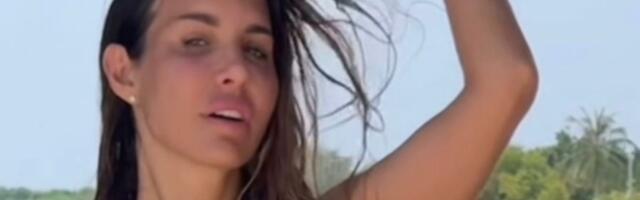 Jelena Radanović žari i pali dok čeka na povratak u Srbiju: U bezobraznom kupaćem pokazala neosunčani deo tela