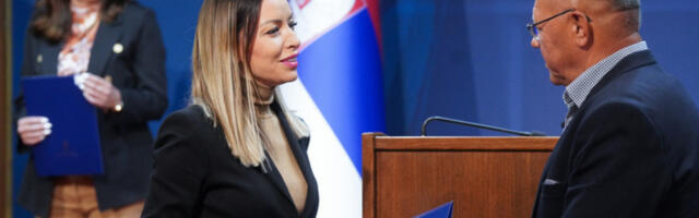 Месаровићева уручила решења привредницима о додели бесповратних средстава