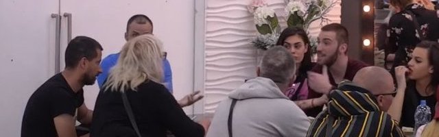 (VIDEO) AKO PRETERAŠ, NABIĆU TE NA... Žestok SUKOB u Beloj kući! Pljuštale UVREDE - NISU BIRALI REČI! Razlog je SKANDALOZAN!