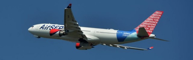 Avion Er Srbije sa likom Nikole Tesle u Beogradu 24. aprila