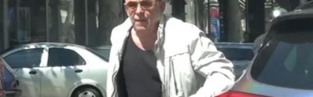 NOVOPEČENI PENZIONER MIMA KARADŽIĆ KRŠI POLICIJSKI ČAS? Paparaci ga "ulovili" bez maske i rukavica U DRUŠTVU OVE PLAVUŠE! A kad čujete gde su bili... (FOTO)
