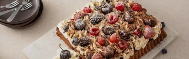 Švarcvald torta od višanja priprema se samo od jedne mekane korice a fil će vas oduševiti