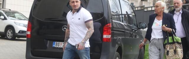 VUK MOB U TUŽLAŠTVU: Na Ceraku u kafiću mu izboden drug, morao da kaže šta sve zna (FOTO)