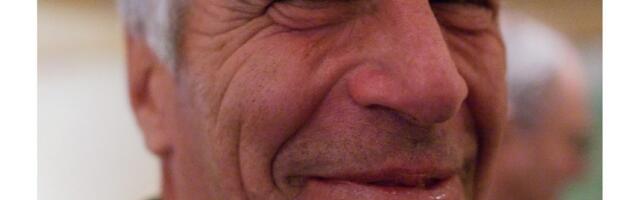 Šokantni detalji iz Epštajnovih Amazon kupovina: Školska uniforma, masažer za prostatu i knjiga "Lolita"