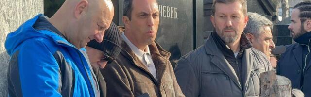 Sin čoveka koji je ubijen s Arkanom prvi došao na pomen: U ruci nosi samo jednu stvar