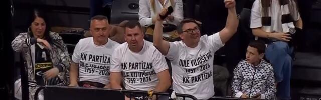 Navijači Partizana su u Istanbulu ovako odali počast Dušku Vujoševiću! /FOTO/