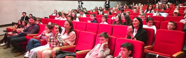 Premijerom predstave vranjskog teatra počeo dečji festival Pajče FOTO