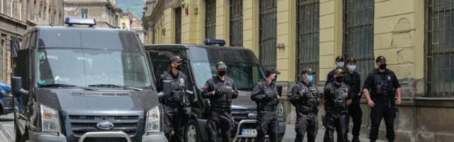 OPSADNO STANJE U ŽIVINICAMA Policija sa dugim cevima upala u Gradsku upravu, eko ko je META