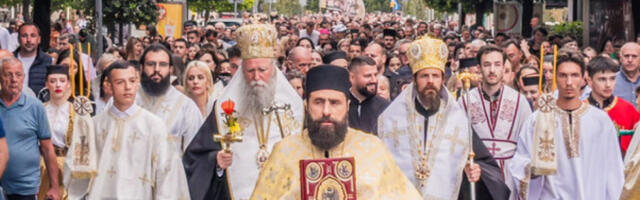 MARKOVDANSKA LITIJA OKUPILA HILJADE LJUDI U PODGORICI: Mošti Svetog Simeona Dajbabskog prenete ulicama grada (FOTO)