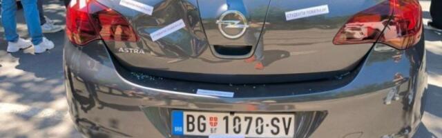 BLOKADERSKA BANDA! Izazvali saobraćajku kod Pravnog fakulteta! (VIDEO)