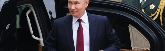 Putinova zver od 7 tona može i da pluta: Luksuzni ruski "Rolls-Royce" ubrzava kao sportski auto, a krije tajnu iz Kine!
