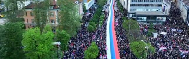 Veličanstven prizor! Na mitingu "Srpska te zove" razvijena trobojka duga 500 metara (VIDEO)