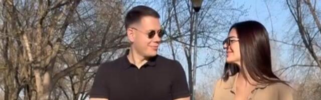 (FOTO) Jovana Ljubisavljević dva meseca nakon porođaja u miniću pokazala savršenu figuru, svi se okreću za njom: Bogdan sa sinom i ćerkom ne odvaja se od supruge