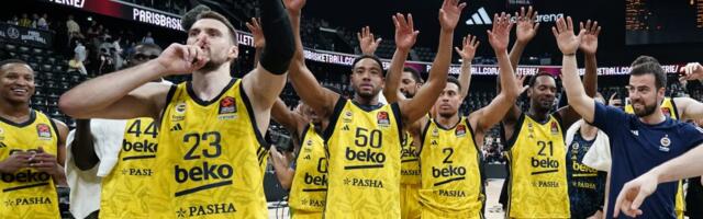 LUDNICA U SVLAČIONICI FENERBAHČEA: Isplivali urnebesni snimci proslave plasmana na F4 Evrolige! (VIDEO)