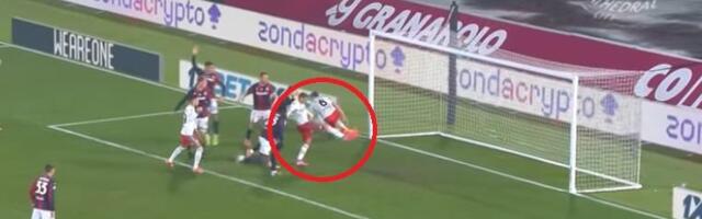 NESTVARNA SCENA IZ SERIJE A! Čovek promašio prazan gol sa tri metra! Pogledajte blamažu sezone!