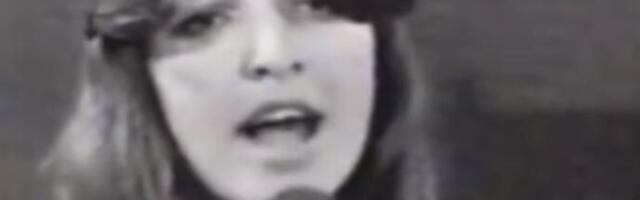 SA 12 GODINA PEVALA TITU, A DANAS IMA KARIJERU KOJA TRAJE POLA VEKA: Prepoznajete li pevačicu sa slike? Jednom nedeljno je sigurno gledate na TV-u