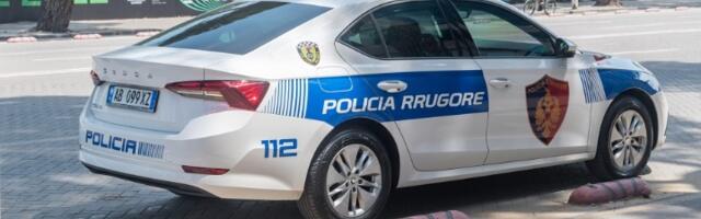 (FOTO) Na autoputu Tirana - Drač putnički autobus udario u ogradu, ima žrtava