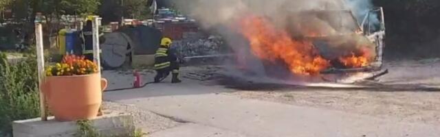 Kod Prijepolja izgoreo kombi na parkingu restorana
